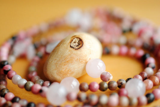 Geborgenheit ✧ Baumperlen-Kette lang ✧ Rhodonit & Rosenquarz ✧ Unikat