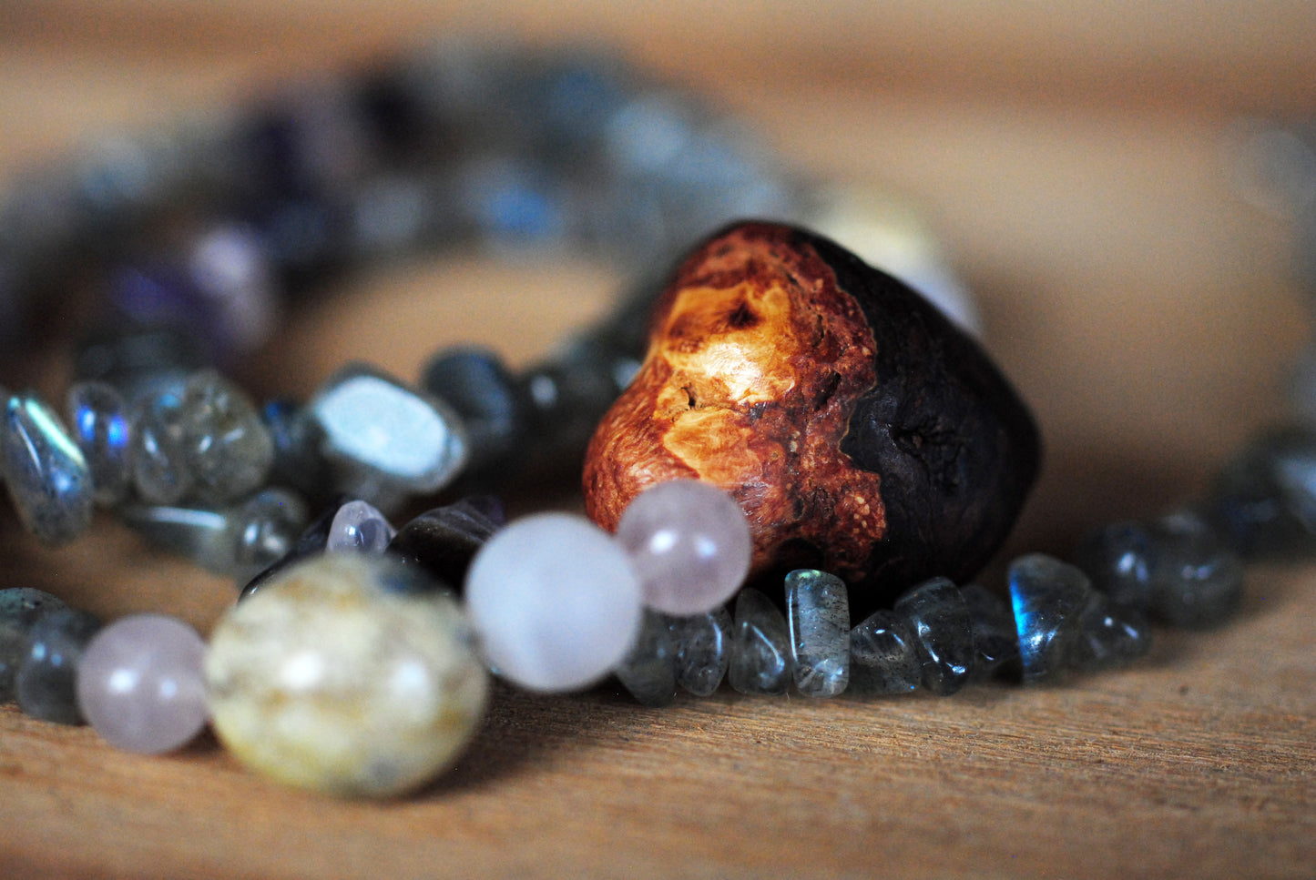 Vertrauen ✧ Baumperlen-Kette ✧ Rosenquarz, Labradorit, Amethyst & Serpentin ✧ Unikat
