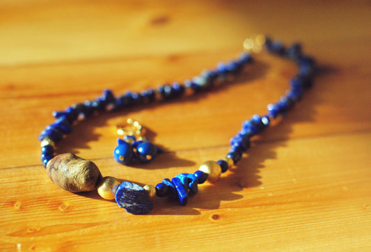 Fülle ✧ Baumperlen-Kette ✧ Lapislazuli & Gold ✧ Unikat