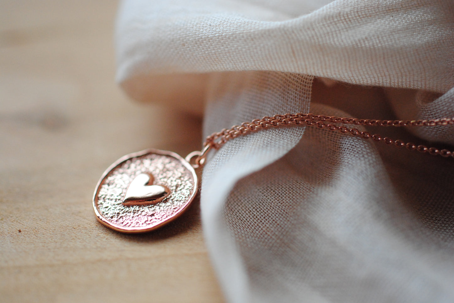 18K rosévergoldeter Anhänger "Love" optional mit Kette