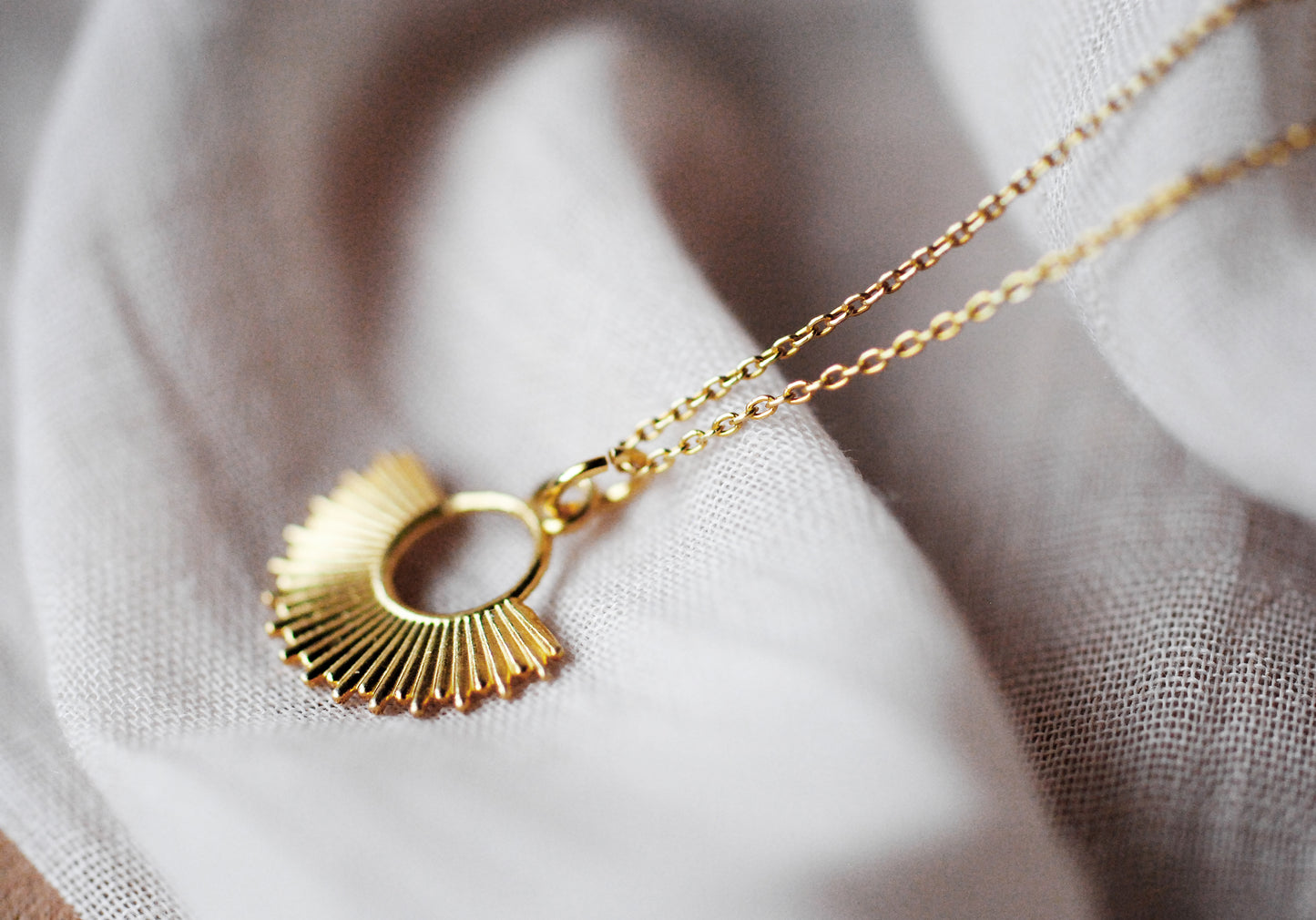 24K vergoldeter Anhänger "Sonne" optional mit Kette
