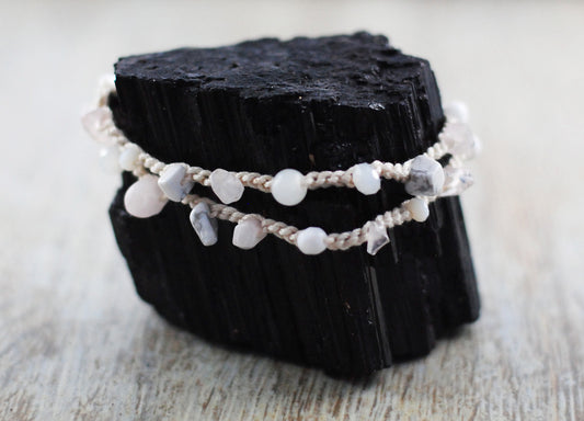 Rosenhauch / UNIKAT-Armband mit Rosenquarz Edelstein Baumwolle