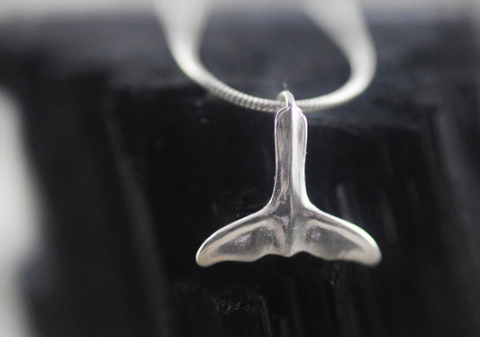925er Silber Kette Walflosse - "Freiheit und innere Ruhe"