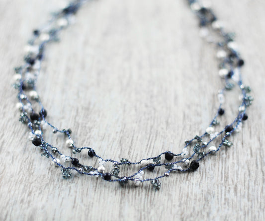 Mondschein / UNIKAT-Collier mit Blaufluss, Lava und versilberten Perlen