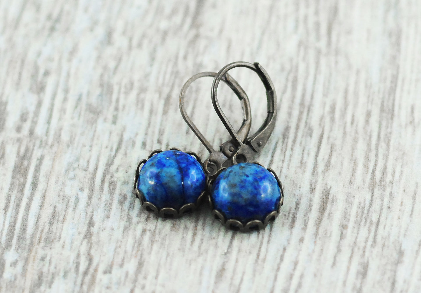 Edelstein-Ohrhänger mit Lapislazuli