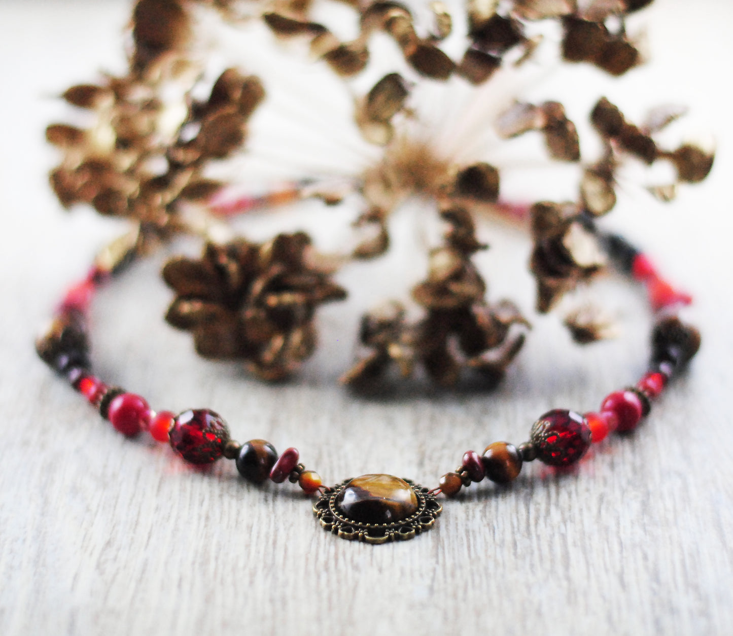 "Hestia" Unikat-Kette mit Tigerauge, Granat, Koralle, Lava, Jaspis ...