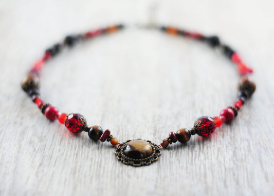 "Hestia" Unikat-Kette mit Tigerauge, Granat, Koralle, Lava, Jaspis ...