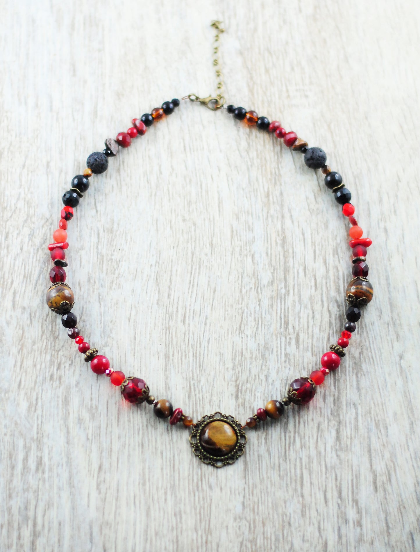 "Hestia" Unikat-Kette mit Tigerauge, Granat, Koralle, Lava, Jaspis ...