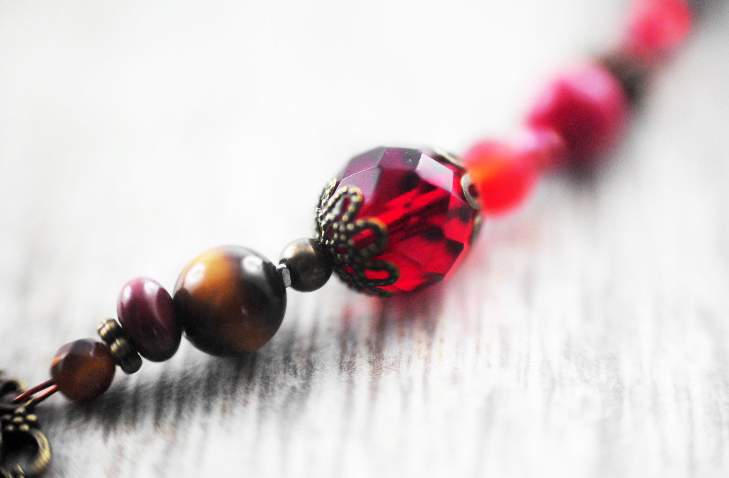 "Hestia" Unikat-Kette mit Tigerauge, Granat, Koralle, Lava, Jaspis ...