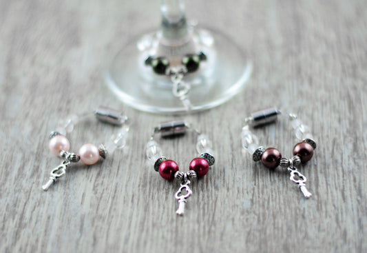 4er Set Schmuckes Glas / Sektglasmarkierer / Weinglasmarkierer / Glasmarker rot, rosé, schoko, oliv