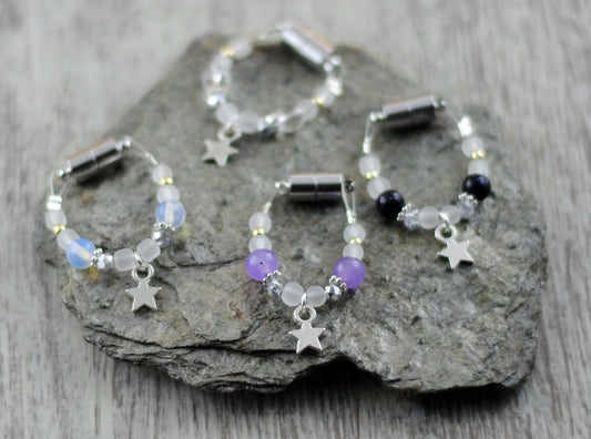 4er Set Schmuckes Glas / Sektglasmarkierer / Weinglasmarkierer / Glasmarker Stern mit Edelstein Opal, Blaufluss, Bergkristall und Jade