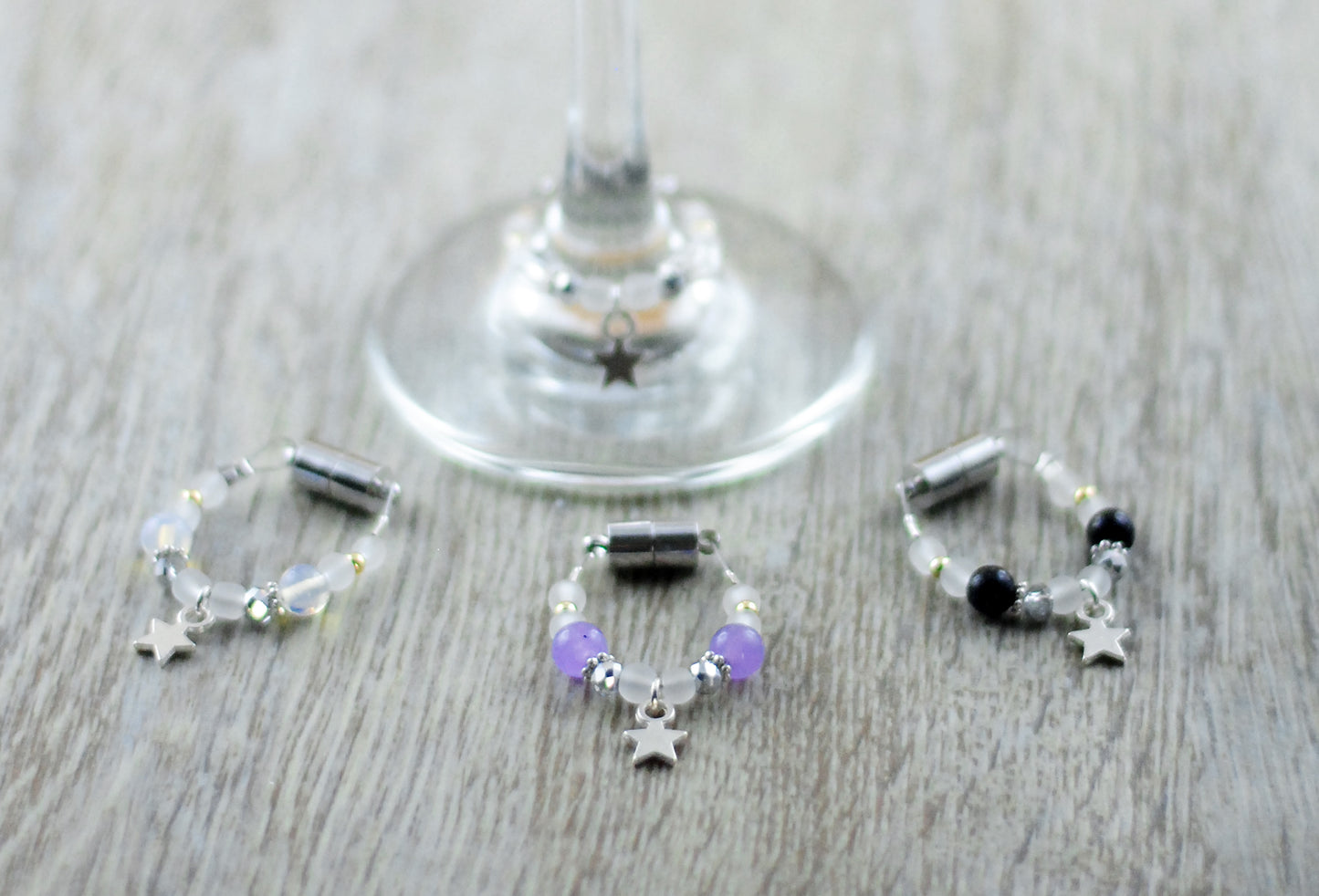 4er Set Schmuckes Glas / Sektglasmarkierer / Weinglasmarkierer / Glasmarker Stern mit Edelstein Opal, Blaufluss, Bergkristall und Jade