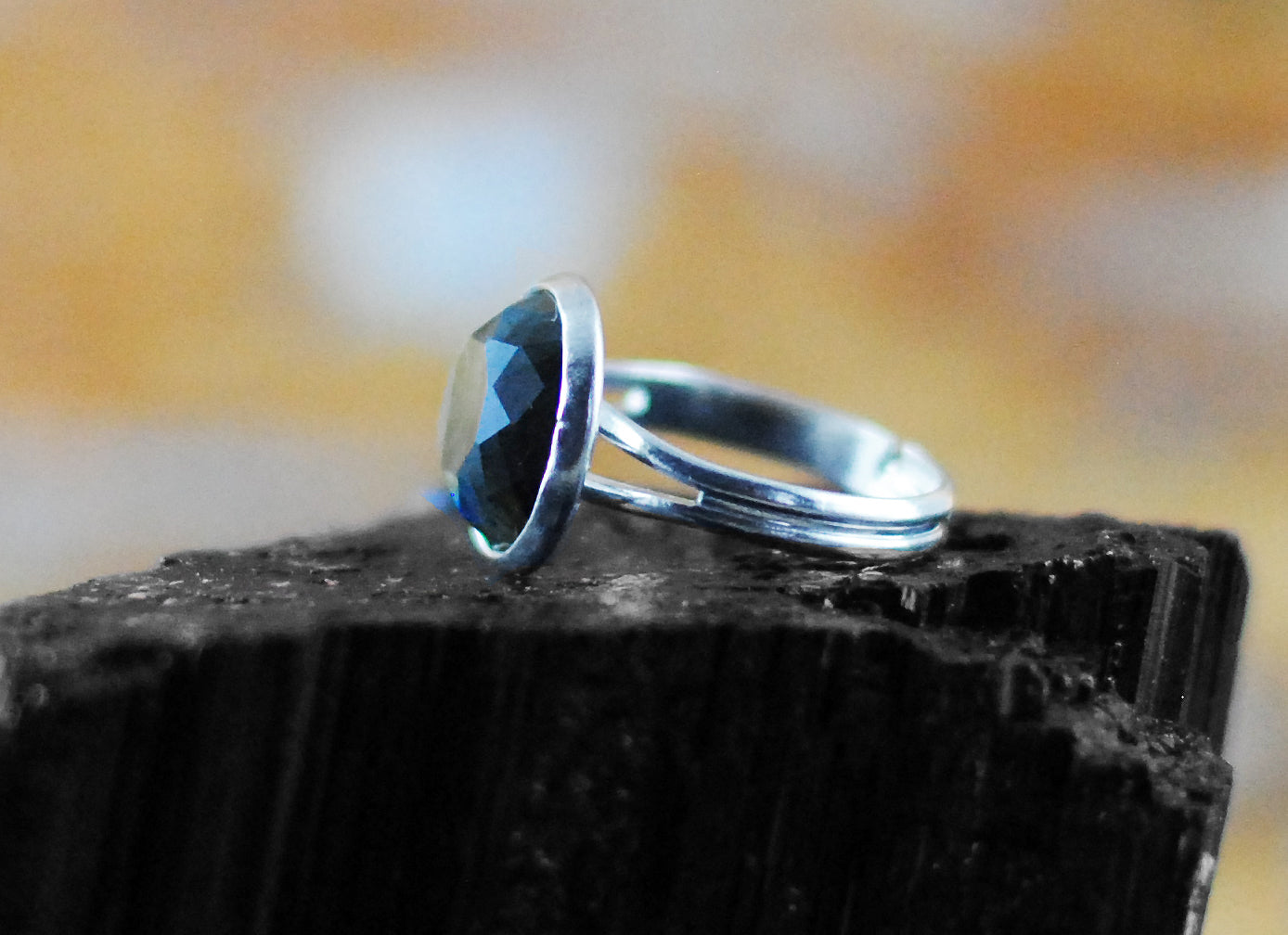 Labradorit Ring facettiert und versilbert