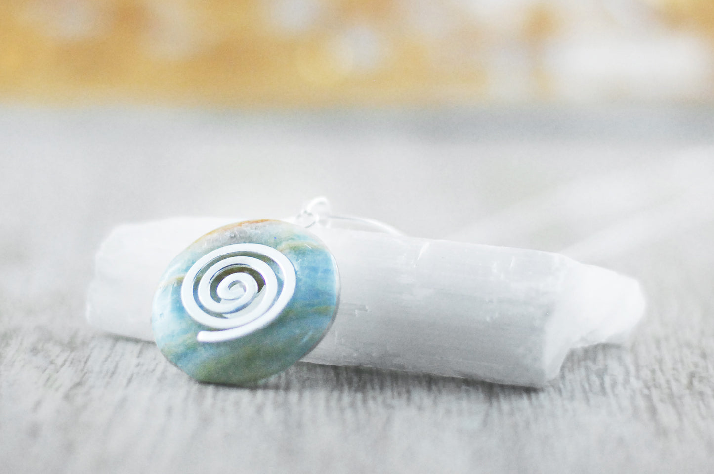 Wechsel-Amulett Spirale mit Aragonit (Stein auswechselbar), versilbert