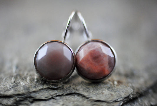 Edelstein-Ohrhänger Sonnenstein dunkel facettiert