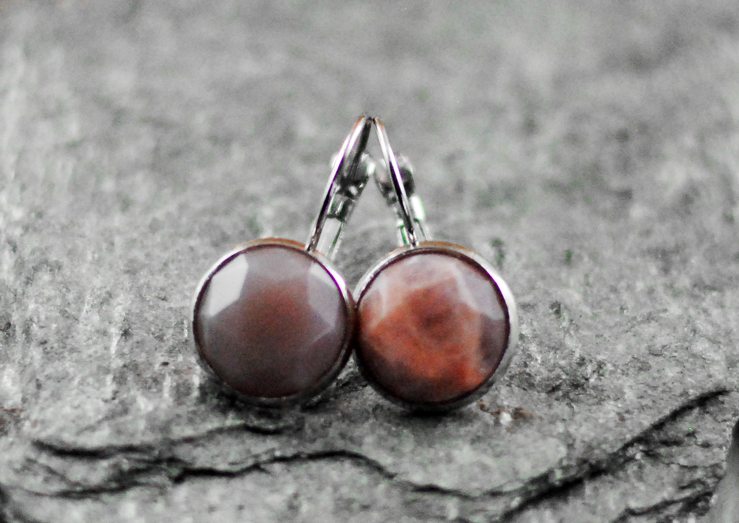 Edelstein-Ohrhänger Sonnenstein dunkel facettiert