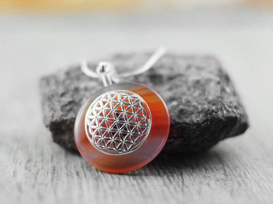 Versilbertes Wechsel-Amulett Blume des Lebens mit Karneol (Stein auswechselbar)