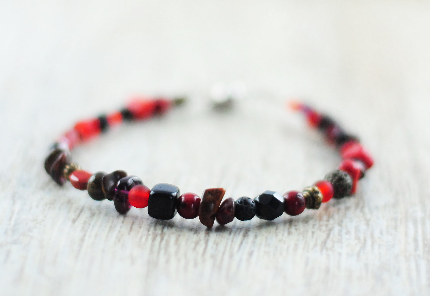 Tigerauge / UNIKAT-Armband mit Onyx, Koralle, Bronzit, Granat, Tigerauge ...