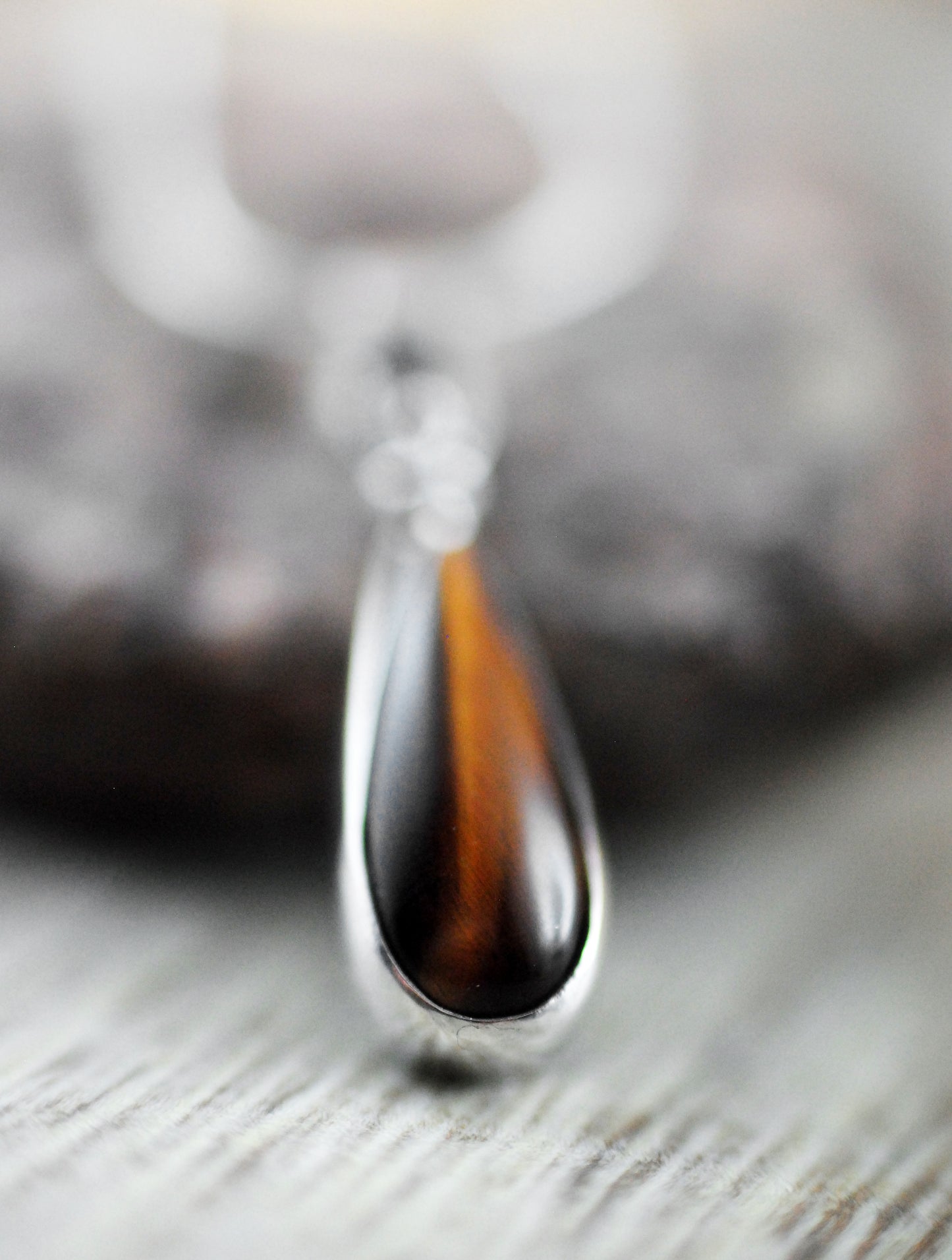 Tigerauge Tropfen, rhodiniert an 925er Silber Schlangenkette