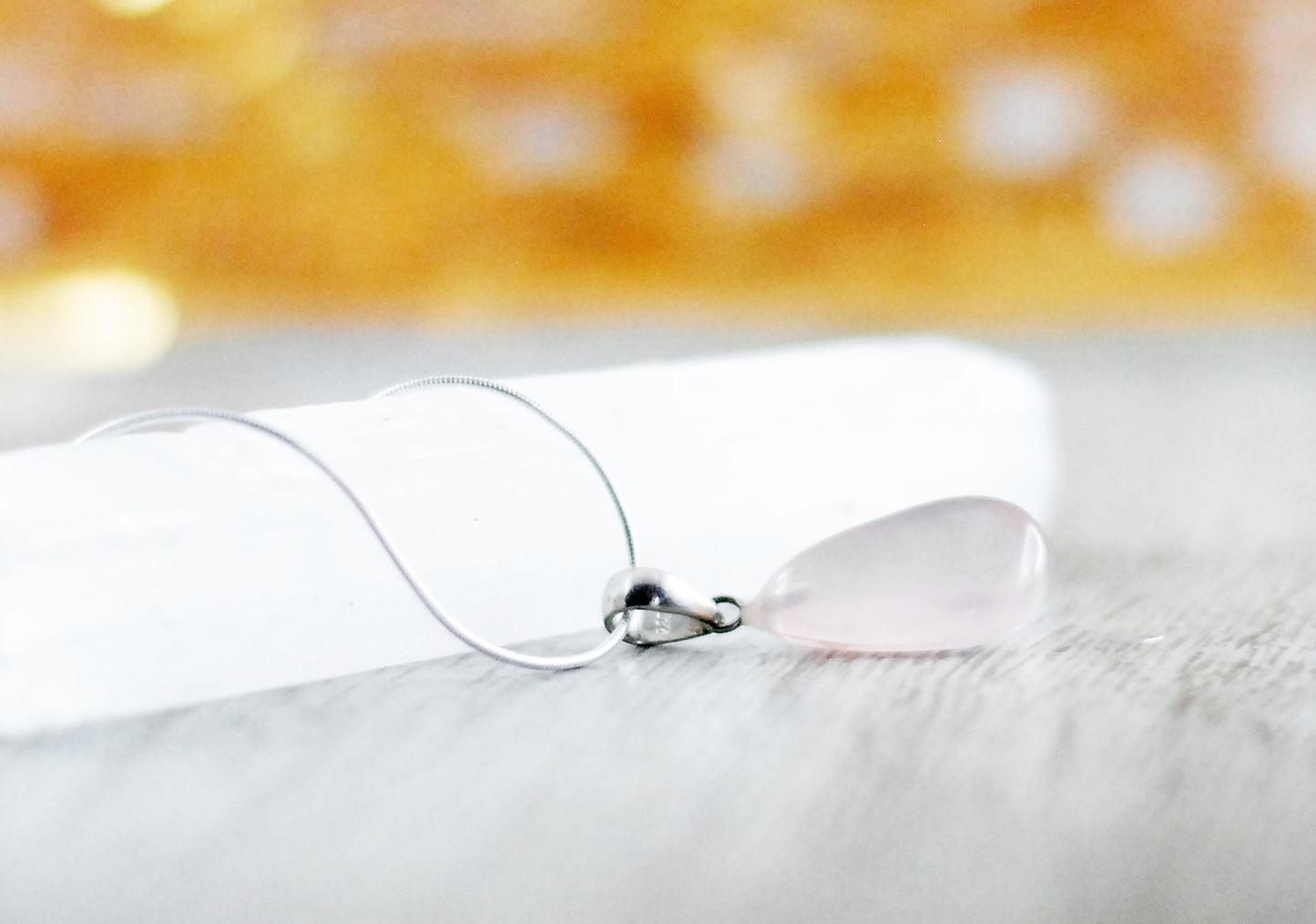 Rosenquarz Anhänger an 925er Silber Schlangenkette