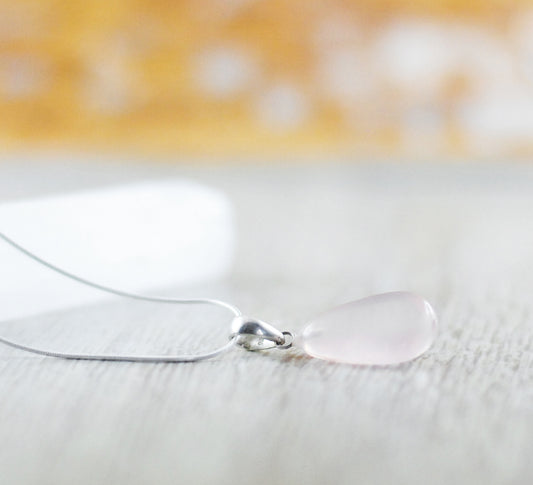 Rosenquarz Anhänger an 925er Silber Schlangenkette