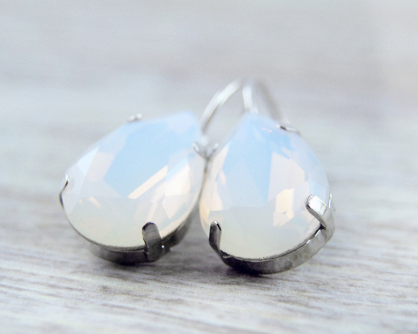 Kristall-Tropfen-Ohrhänger "Opalweiß"