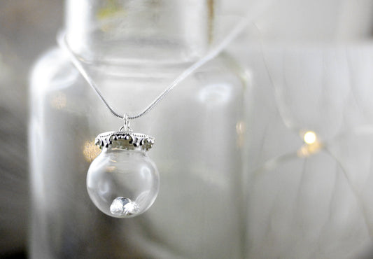 Glaskugel-Kette mit Kristallherz