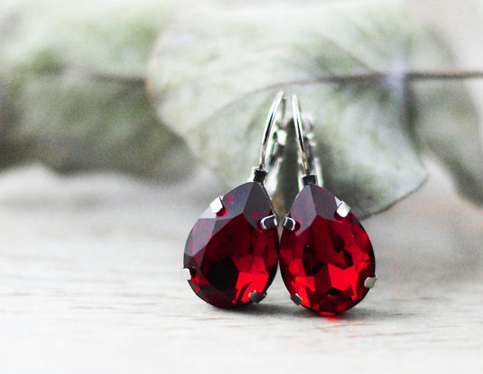 Kristall-Tropfen-Ohrhänger "Rubinrot"