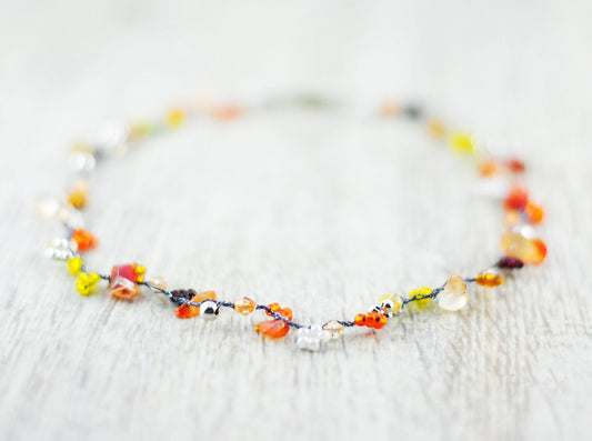 Schlichte Kette mit Karneol-Steinchen