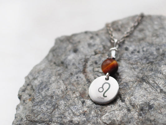 Sternzeichen Amulett Löwe mit Tigerauge und Bergkristall - Edelstahl, lasergraviert