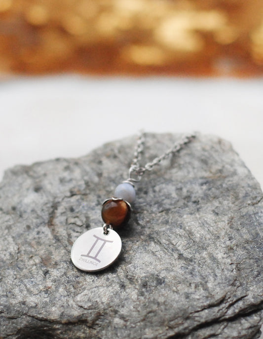 Sternzeichen Amulett Zwillinge mit Tigerauge und Chalcedon - Edelstahl, lasergraviert