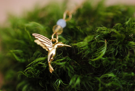 24K vergoldeter Anhänger "Kolibri" mit Mondstein und Citrin, optional mit Kette
