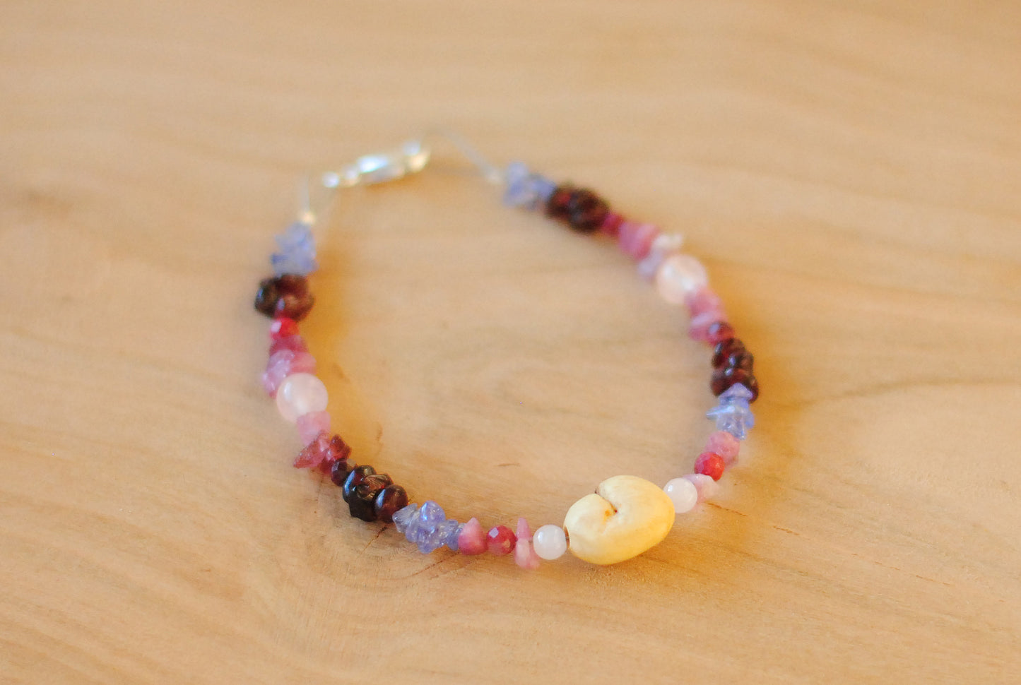 Würde & Aufrichtung ✧ Baumperlen-Armband ✧ Tansanit & Pinker Turmalin ✧ Unikat