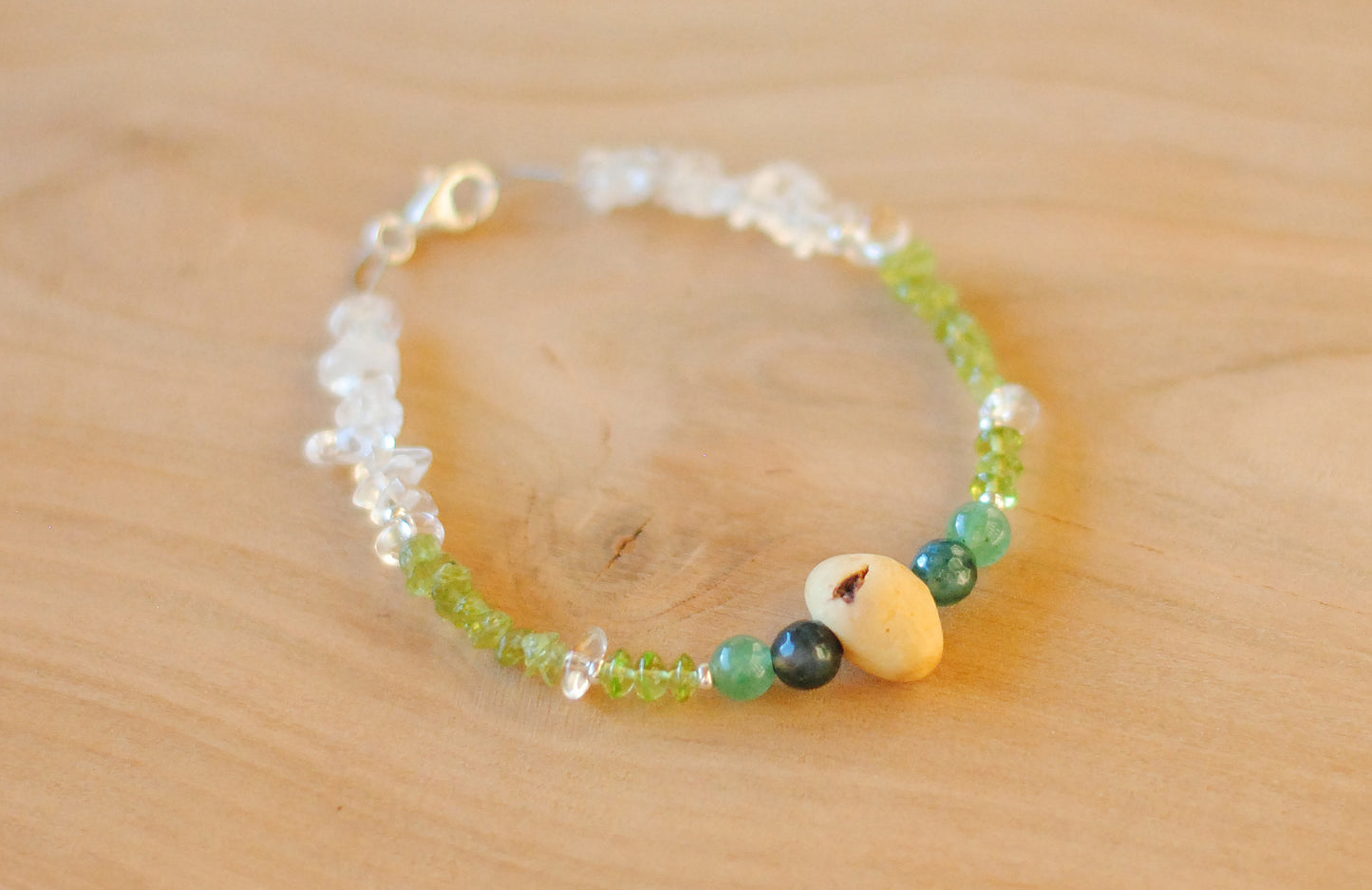 Erholung ✧ Baumperlen-Armband ✧ Peridot & Bergkristall ✧ Unikat