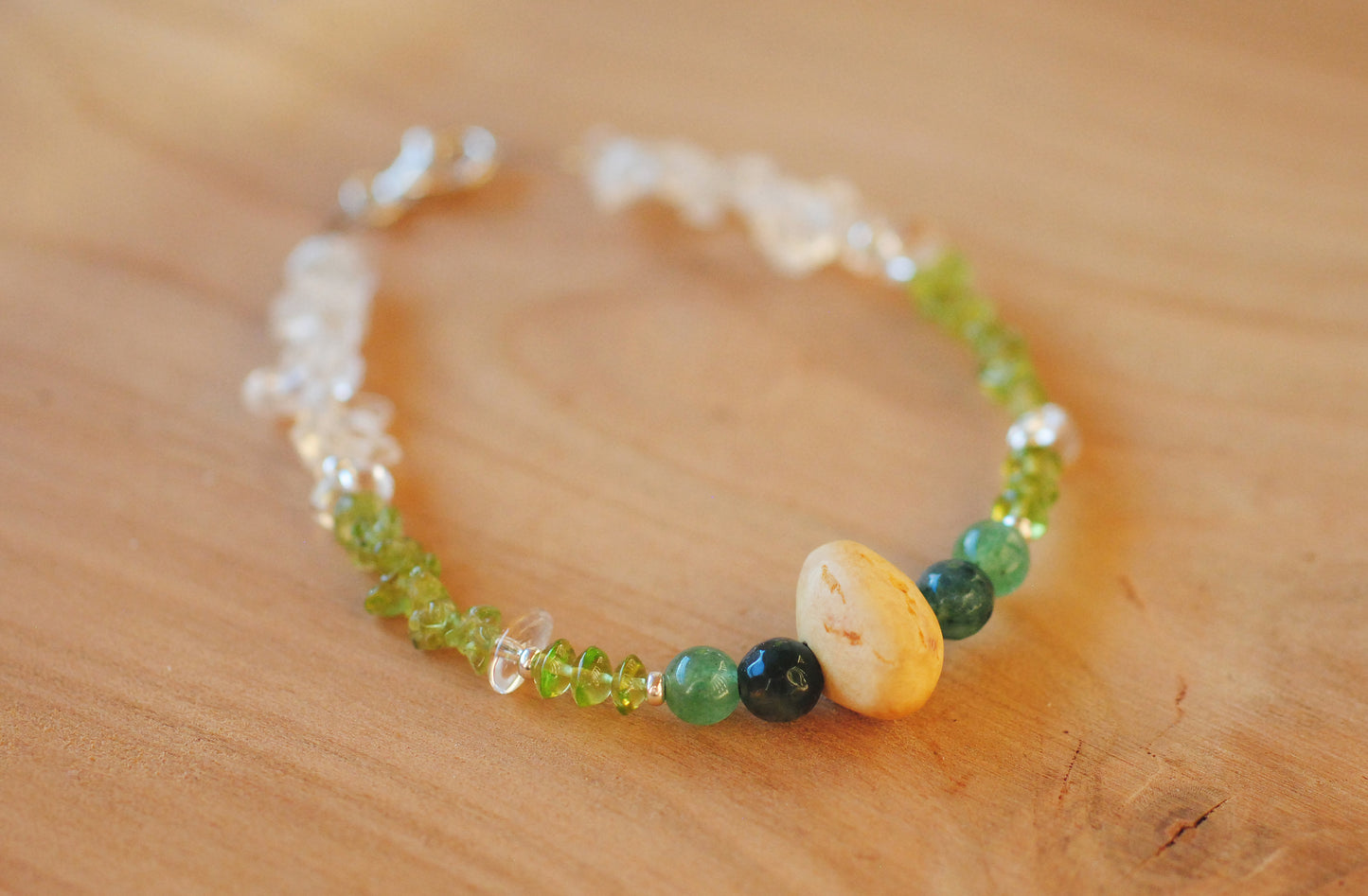 Erholung ✧ Baumperlen-Armband ✧ Peridot & Bergkristall ✧ Unikat