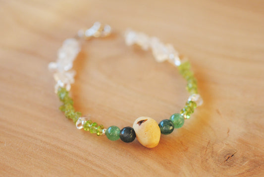 Erholung ✧ Baumperlen-Armband ✧ Peridot & Bergkristall ✧ Unikat