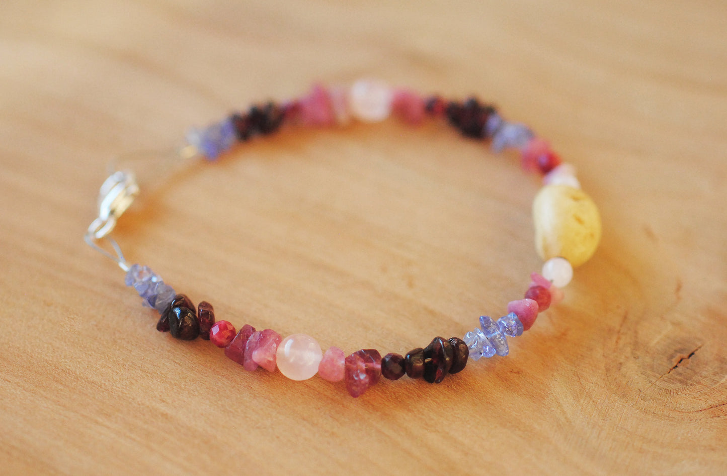 Würde & Aufrichtung ✧ Baumperlen-Armband ✧ Tansanit & Pinker Turmalin ✧ Unikat