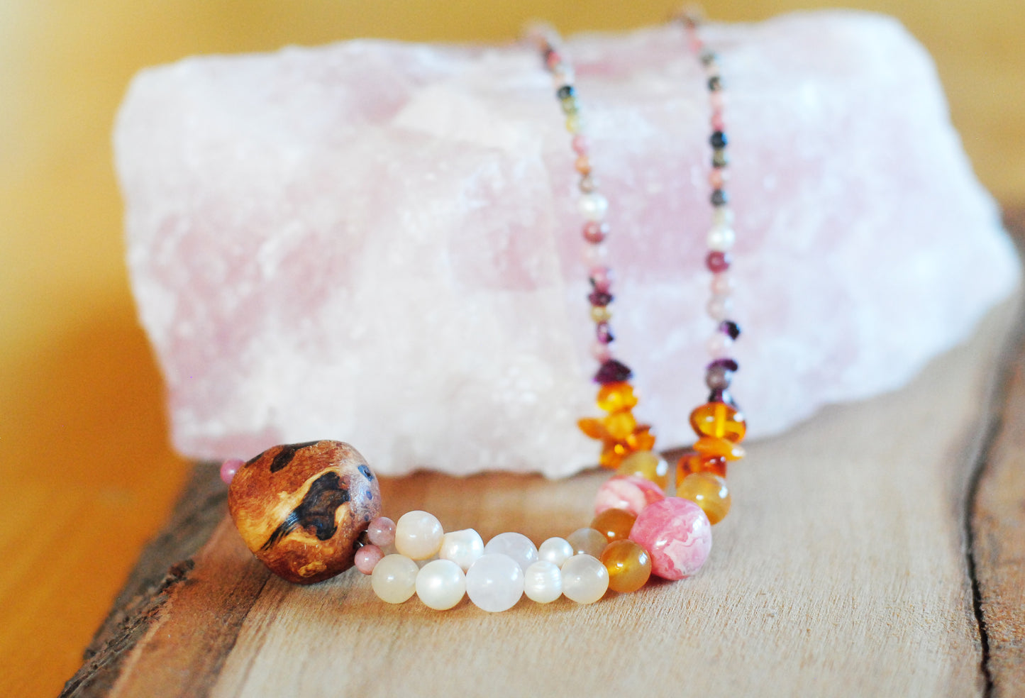 Weiblichkeit ✧ Baumperlen-Kette ✧ Rhodonit, Rhodochrosit, Rosenquarz, Mondstein u.w. ✧ Unikat