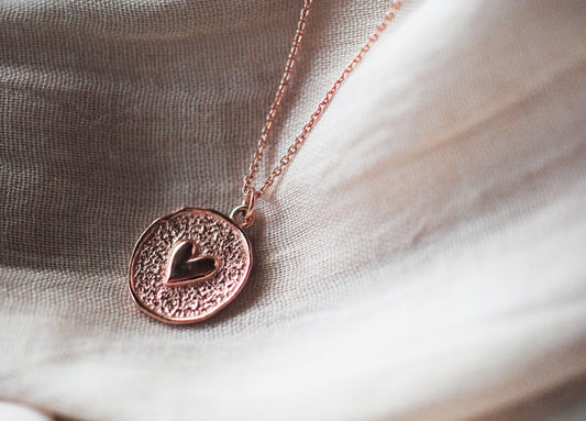18K rosévergoldeter Anhänger "Love" optional mit Kette