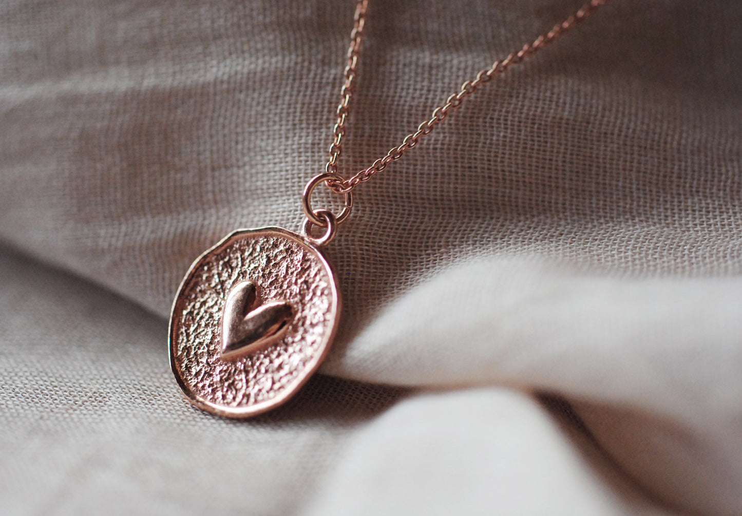 18K rosévergoldeter Anhänger "Love" optional mit Kette