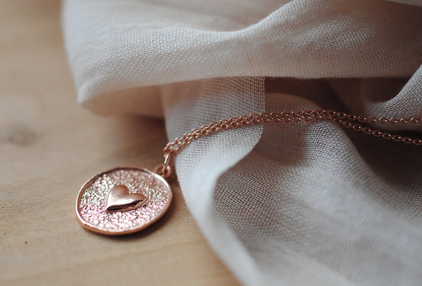 18K rosévergoldeter Anhänger "Love" optional mit Kette