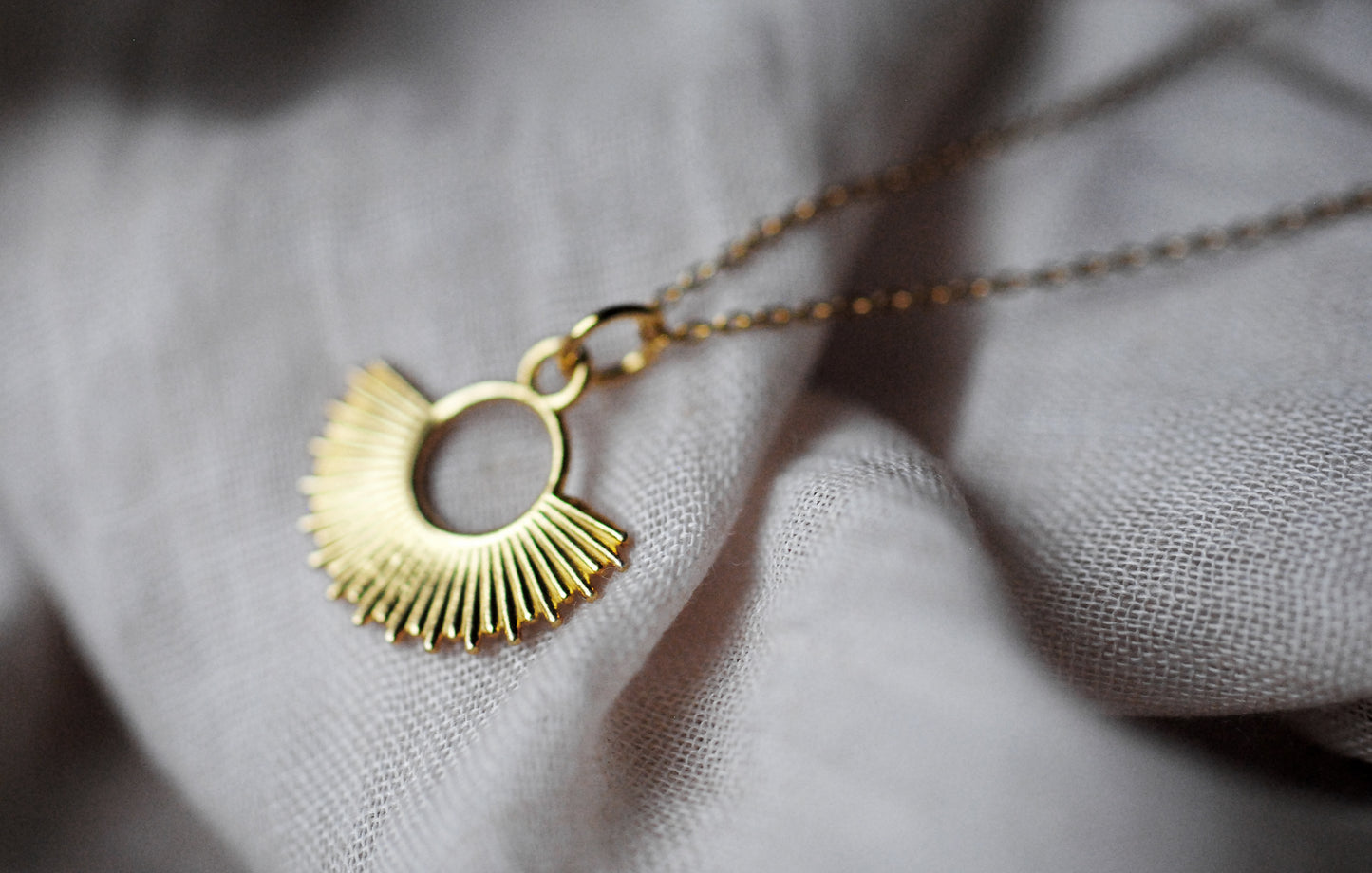 24K vergoldeter Anhänger "Sonne" optional mit Kette