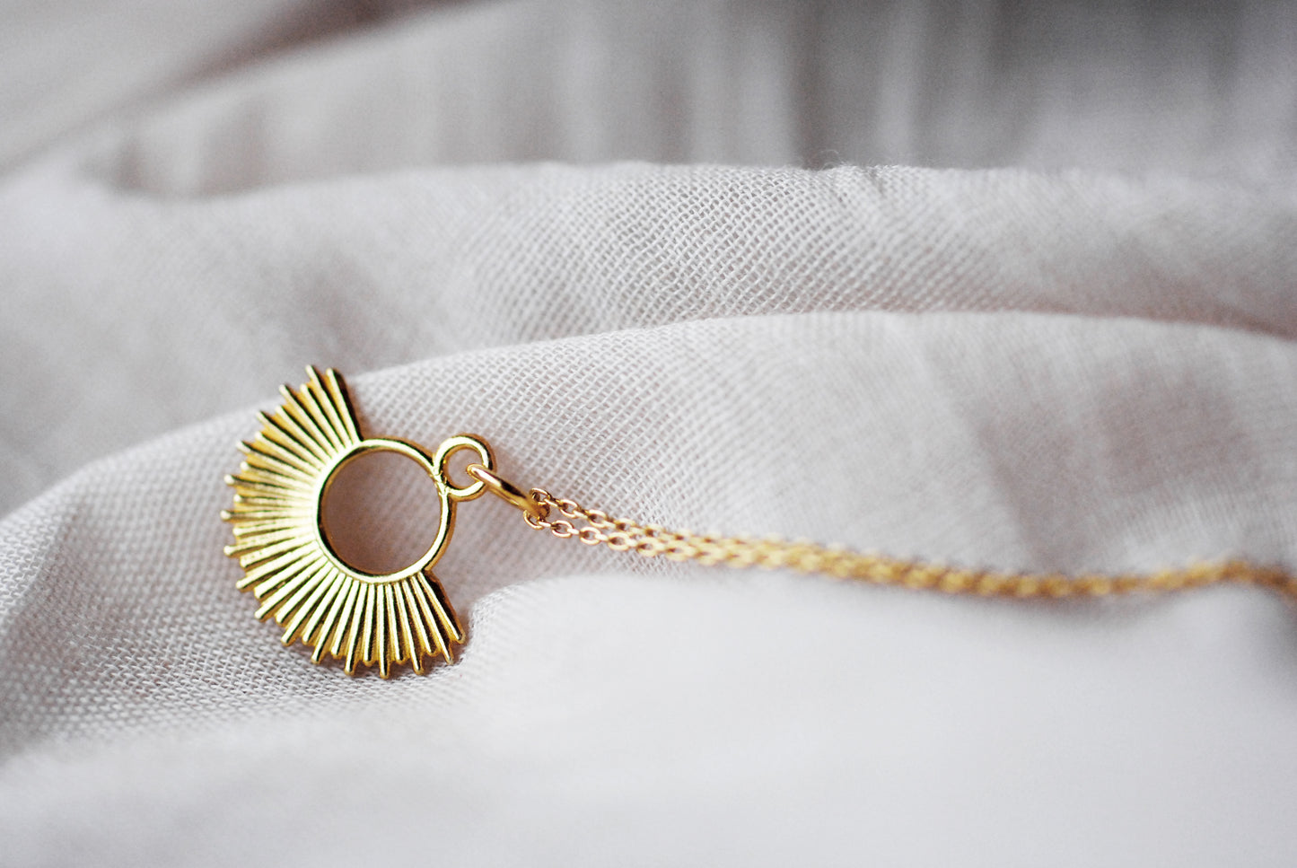 24K vergoldeter Anhänger "Sonne" optional mit Kette