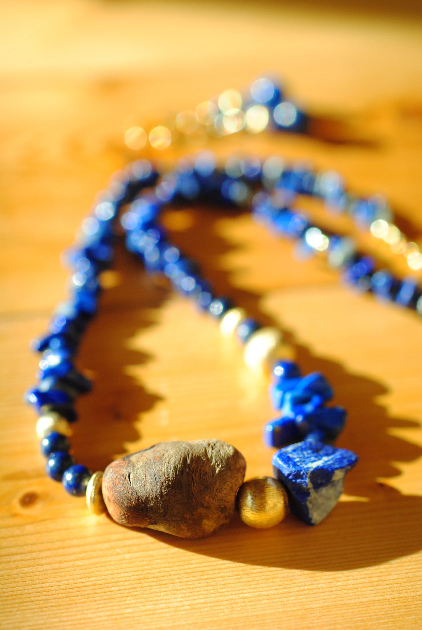 Fülle ✧ Baumperlen-Kette ✧ Lapislazuli & Gold ✧ Unikat