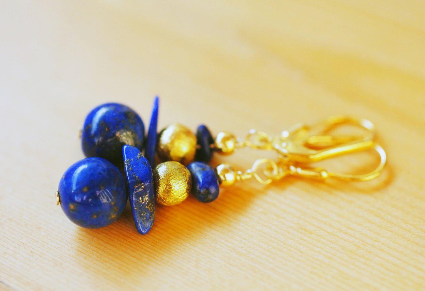 Fülle ✧ Baumperlen-Kette ✧ Lapislazuli & Gold ✧ Unikat