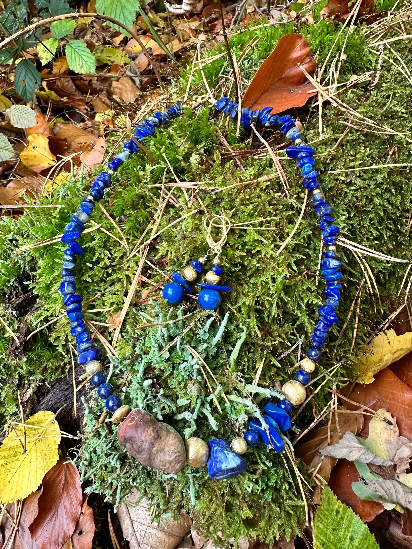 Fülle ✧ Baumperlen-Kette ✧ Lapislazuli & Gold ✧ Unikat