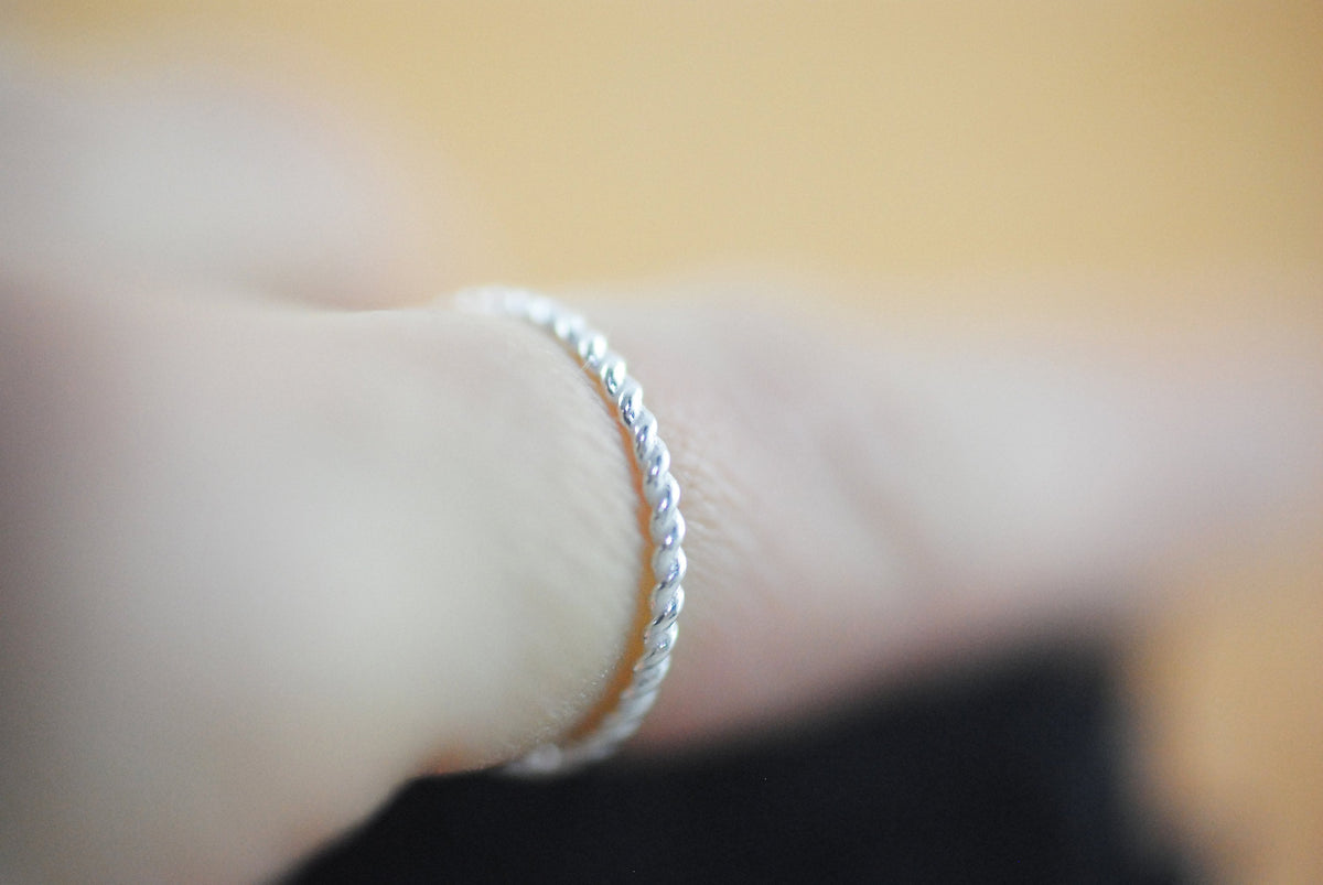 925er Silber Ring schlicht, gedrehtes Design, Seiloptik