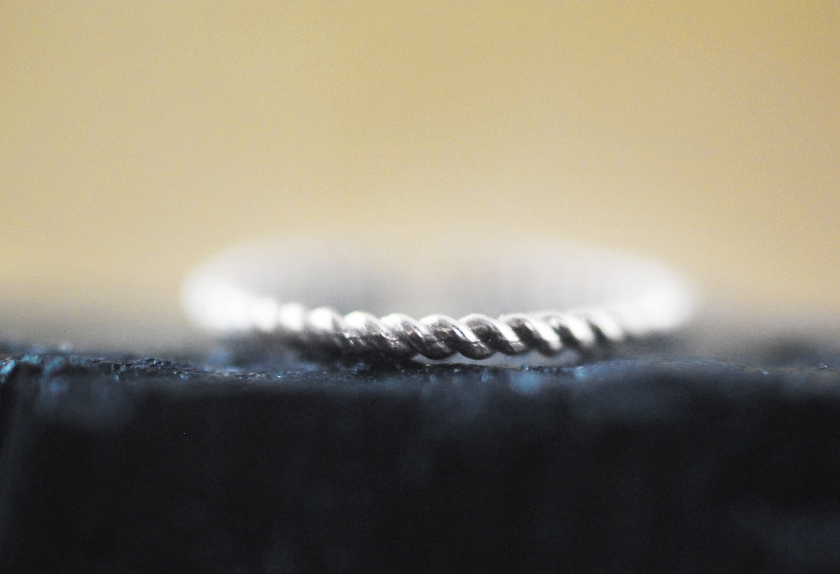 925er Silber Ring schlicht, gedrehtes Design, Seiloptik