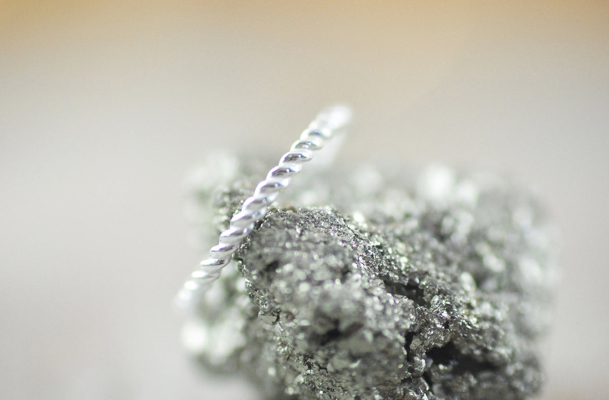 925er Silber Ring schlicht, gedrehtes Design, Seiloptik
