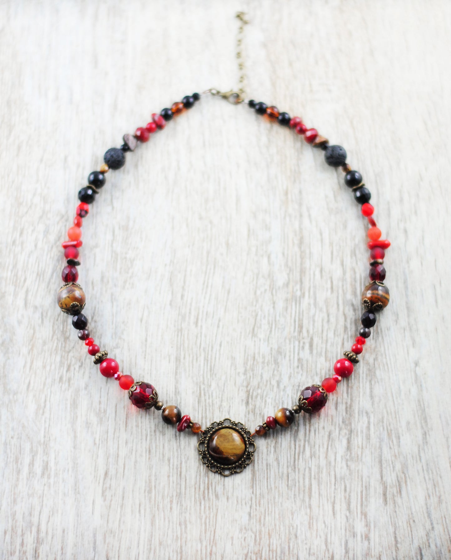 "Hestia" Unikat-Kette mit Tigerauge, Granat, Koralle, Lava, Jaspis ...